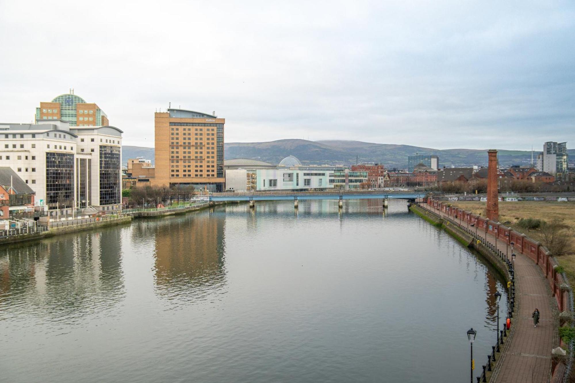 Apartment Luxury 5-bed Penthouse With Free Parking & Views Belfast
