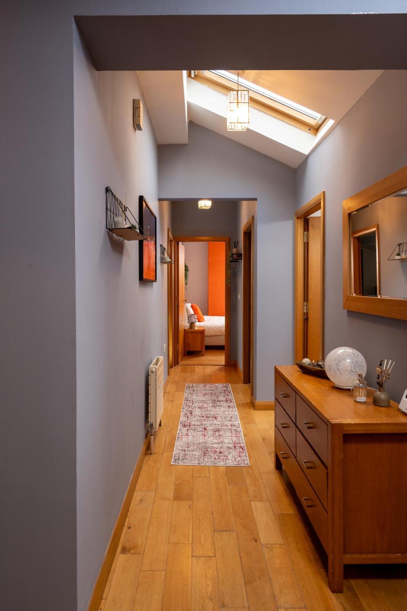 Apartment Luxury 5-bed Penthouse With Free Parking & Views
