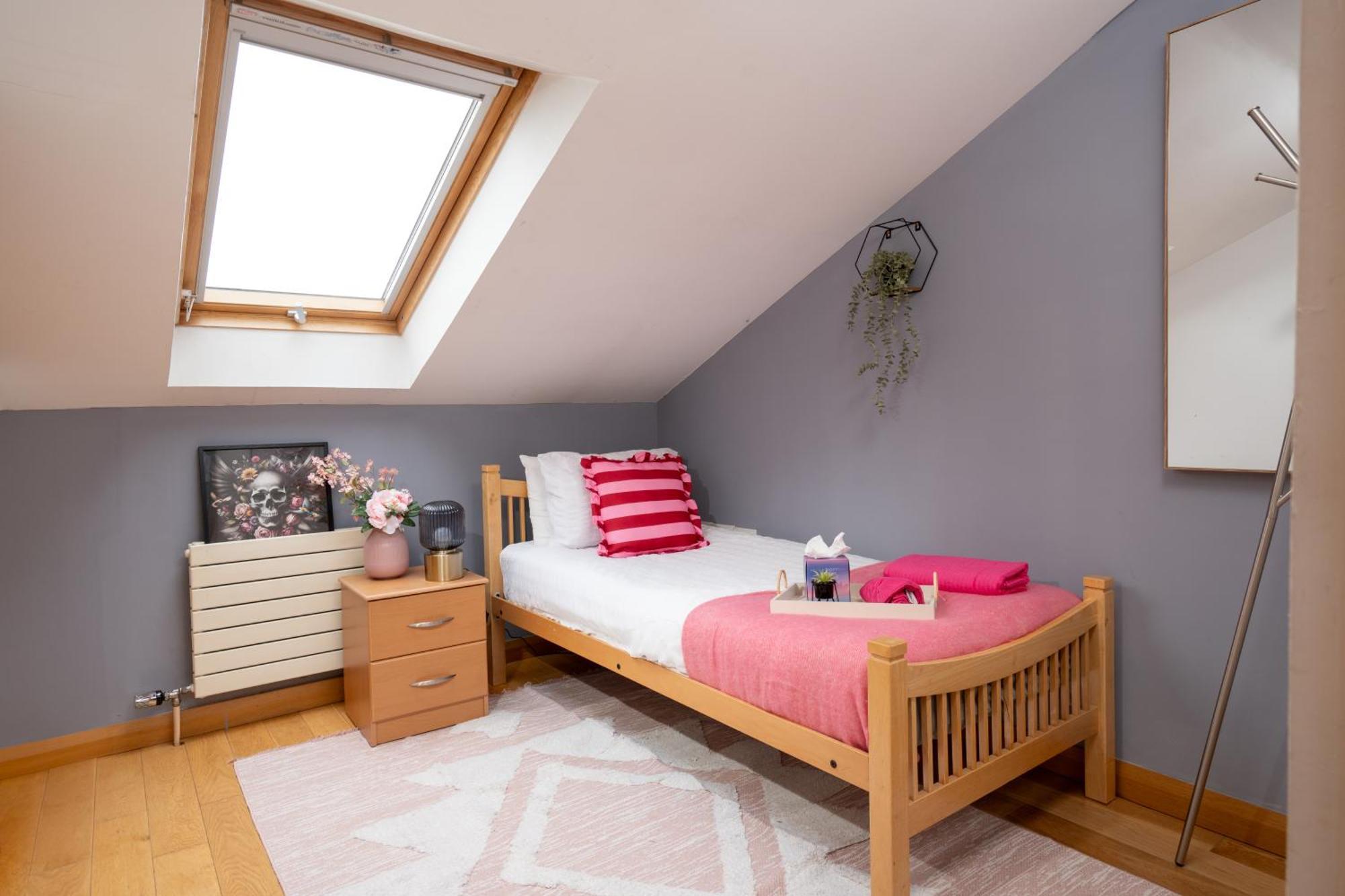 Apartment Luxury 5-bed Penthouse With Free Parking & Views Belfast