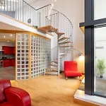 Luxury 5-Bed Penthouse With Free Parking & Views
