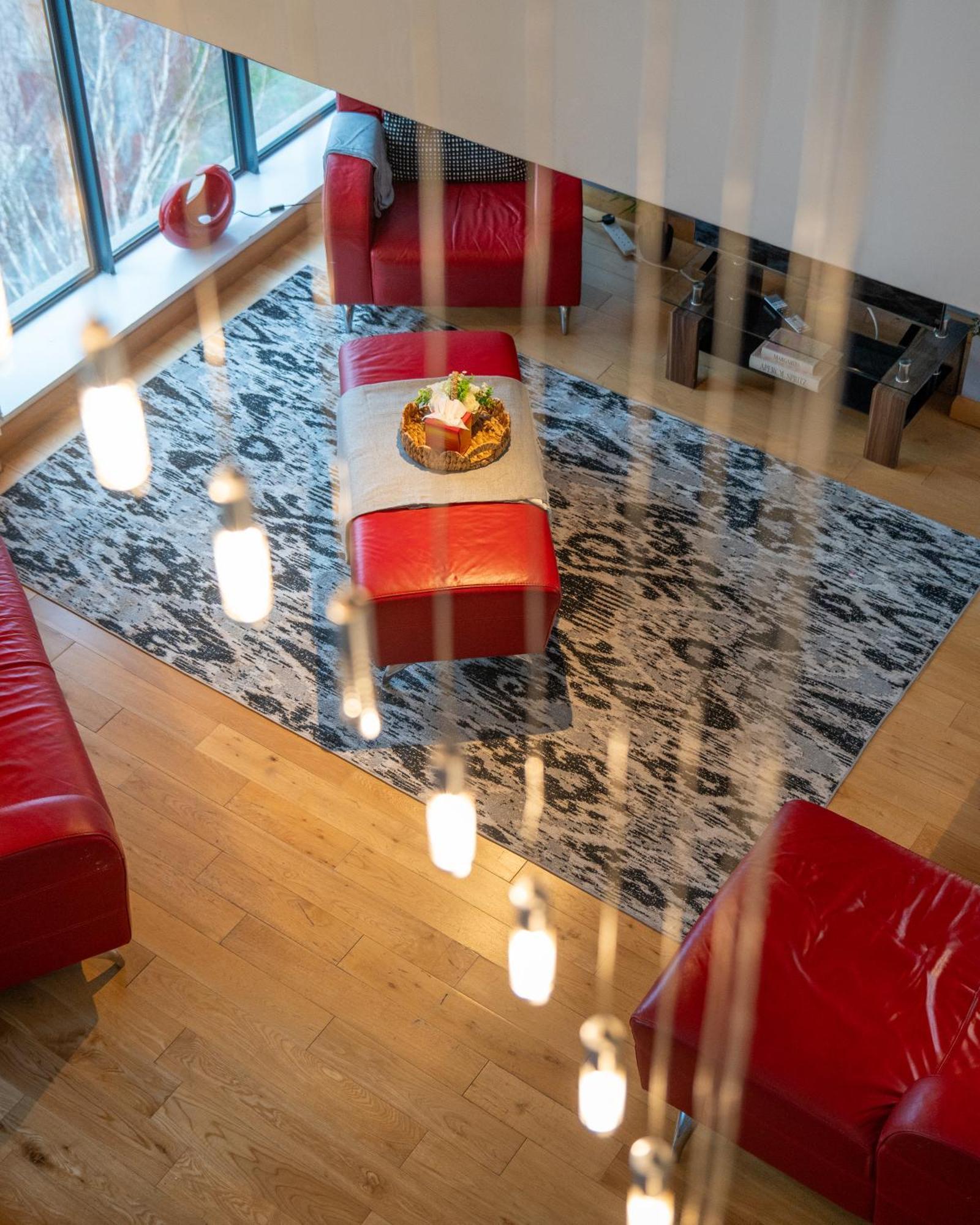 Luxury 5-bed Penthouse With Free Parking & Views Belfast