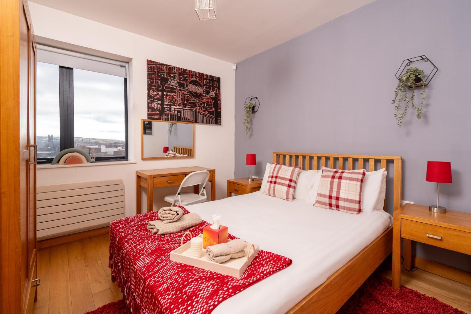 Luxury 5-bed Penthouse With Free Parking & Views