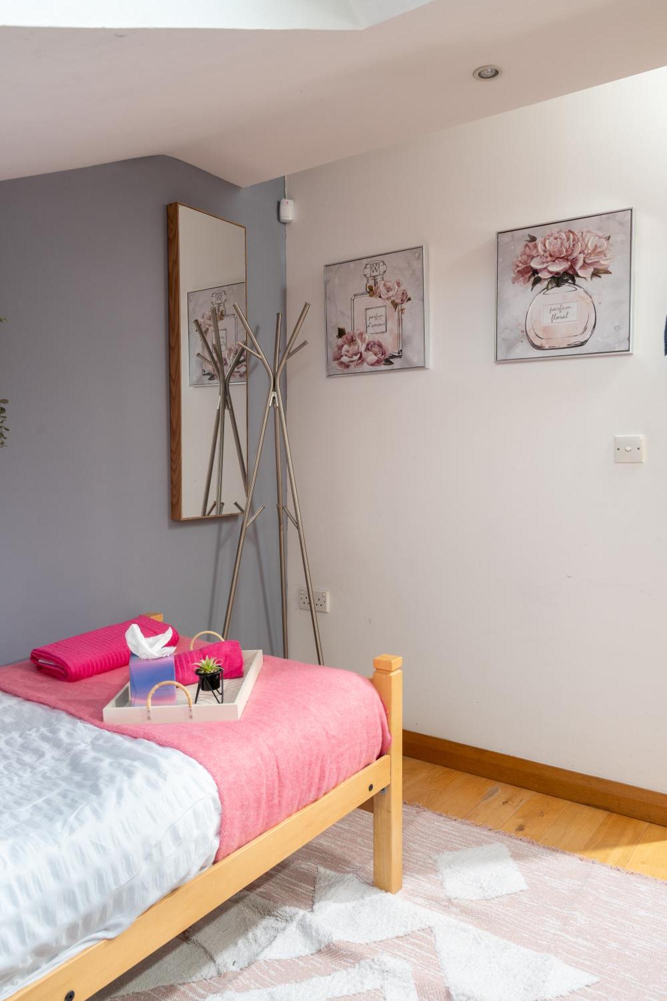 Apartment Luxury 5-bed Penthouse With Free Parking & Views Belfast