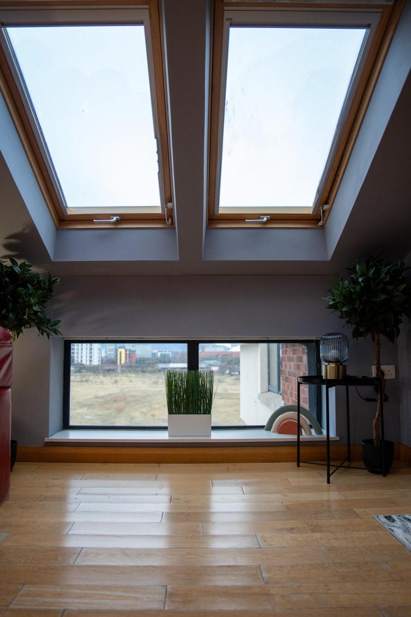 Luxury 5-bed Penthouse With Free Parking & Views