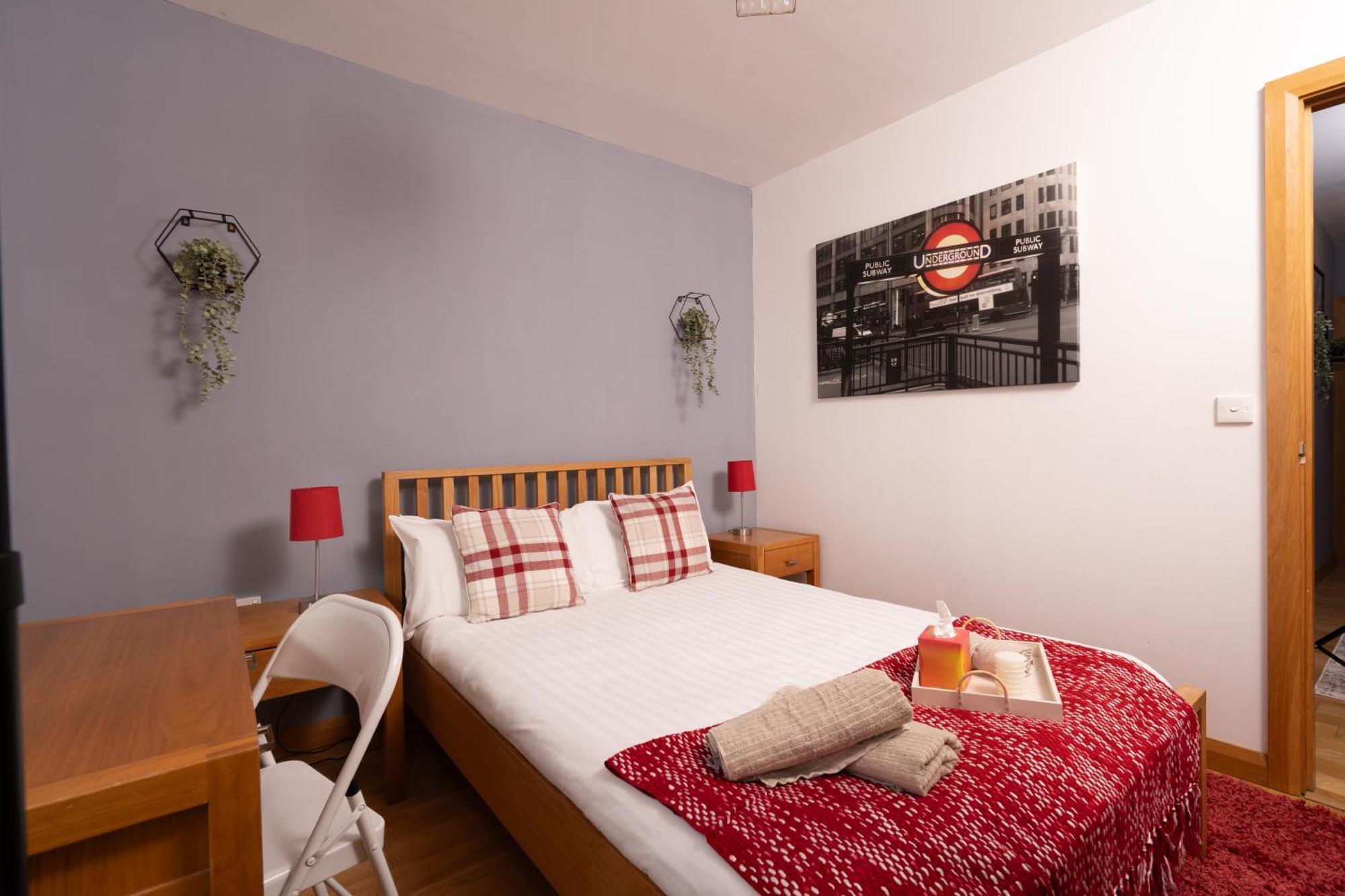 Luxury 5-bed Penthouse With Free Parking & Views
