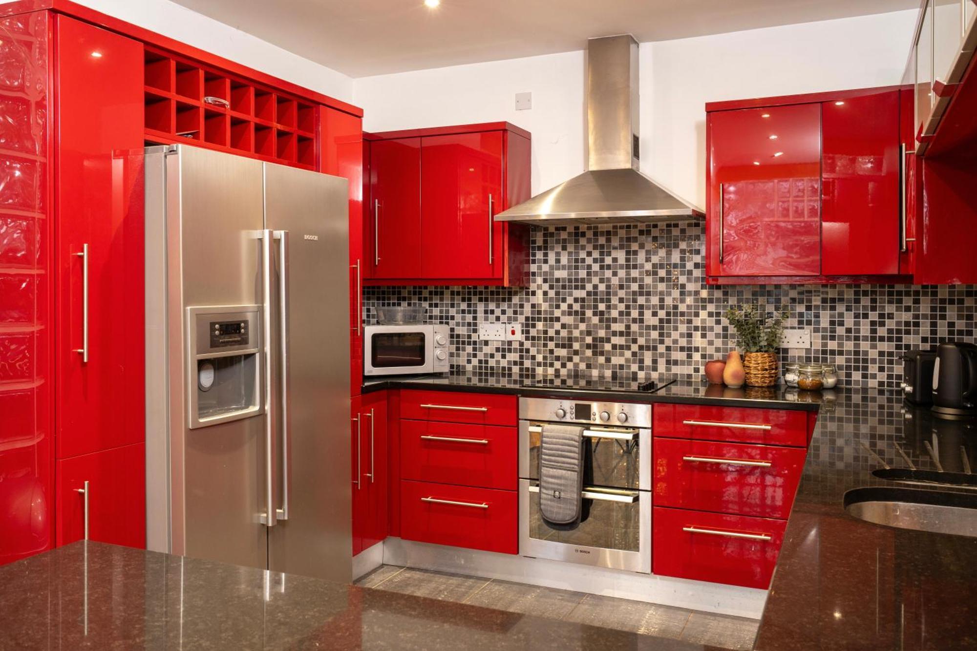 Luxury 5-bed Penthouse With Free Parking & Views