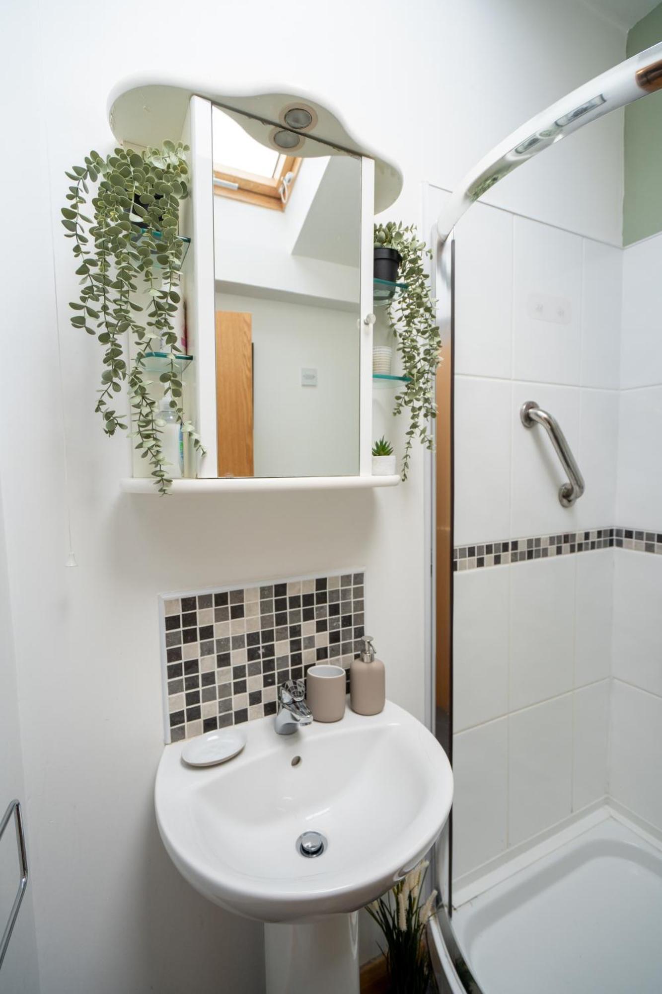 Apartment Luxury 5-bed Penthouse With Free Parking & Views