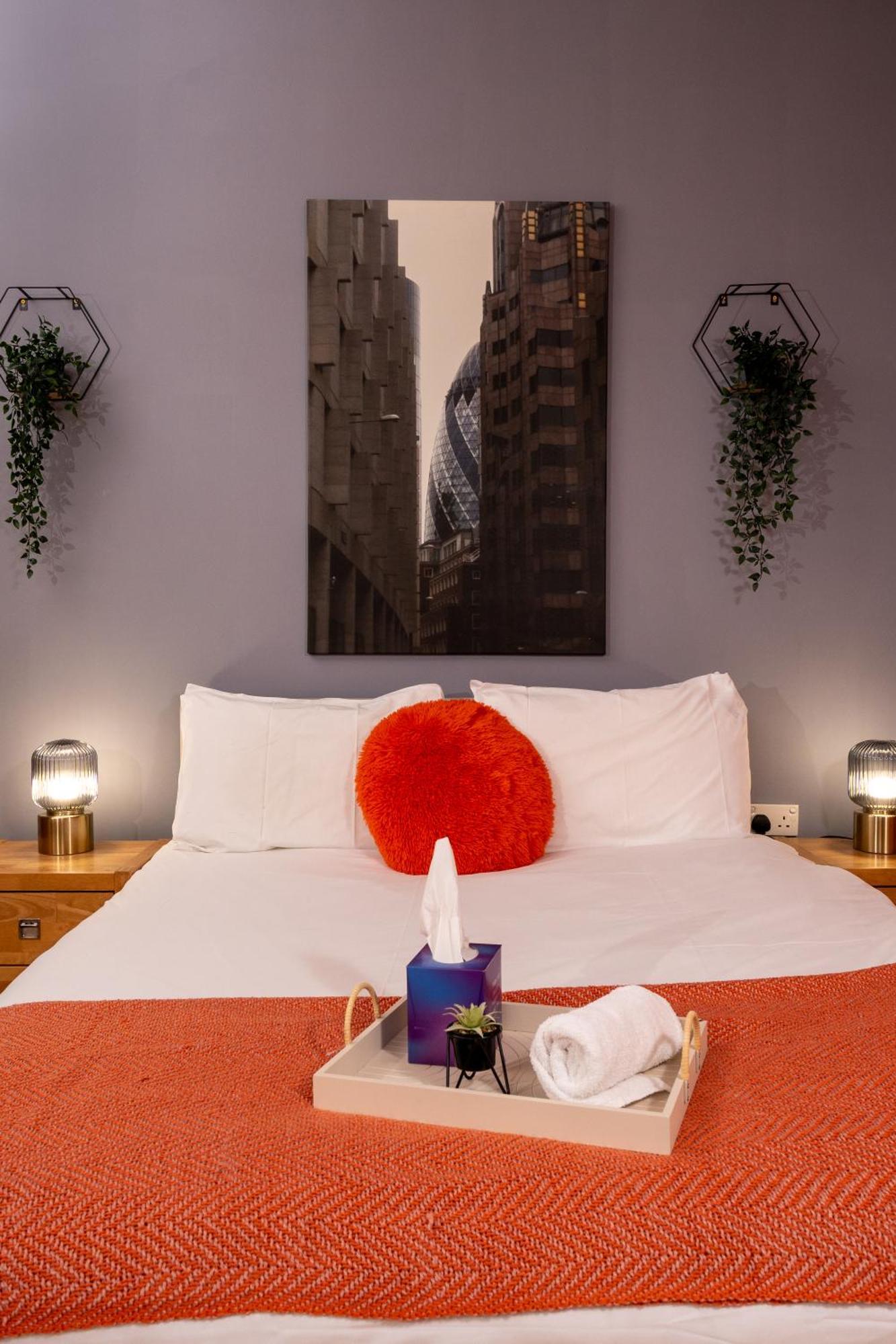 Luxury 5-bed Penthouse With Free Parking & Views Belfast